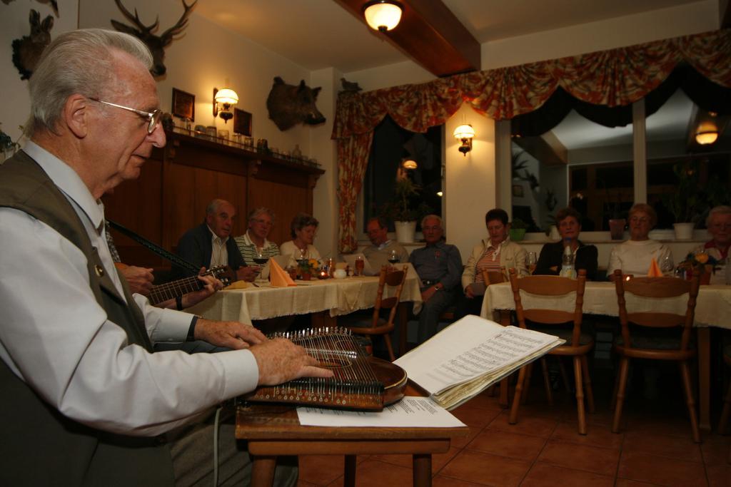 Hotel Haus Oberland Masserberg Eksteriør bilde